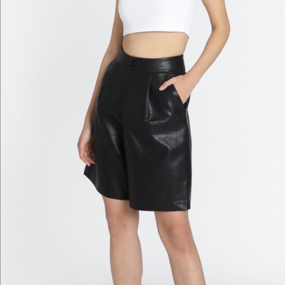 Black Vegan Leather High waisted shorts Lioness - Picture 2 of 4